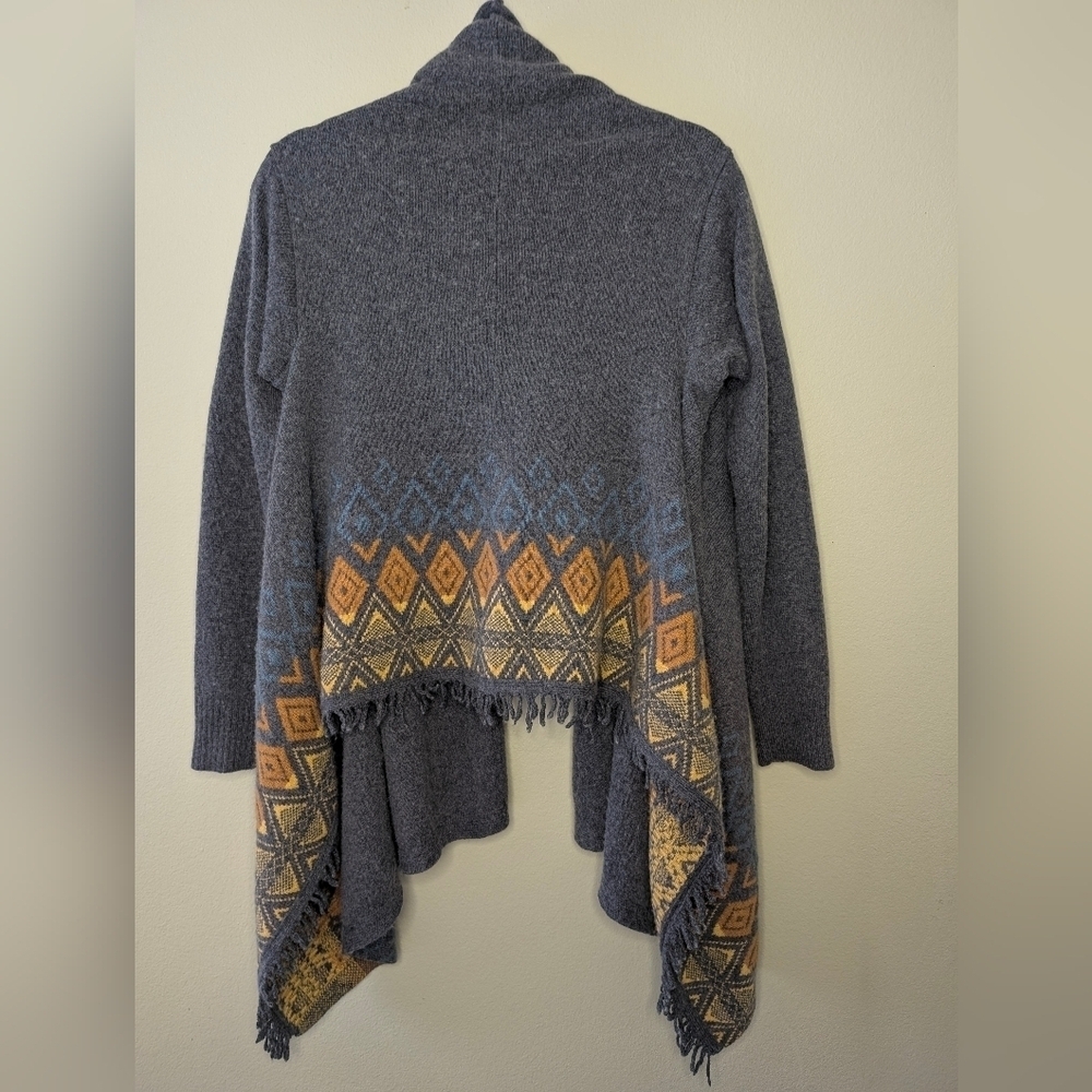 Gray Open Front Cardigan with Patterned Hem - Picture 15 of 16